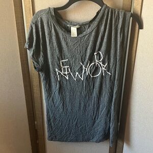 H&M Gray New York tee large